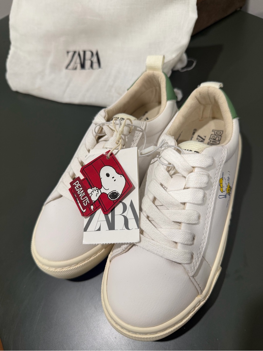 Zara White Kids Sneakers with Green Heel and Peanuts Graphic